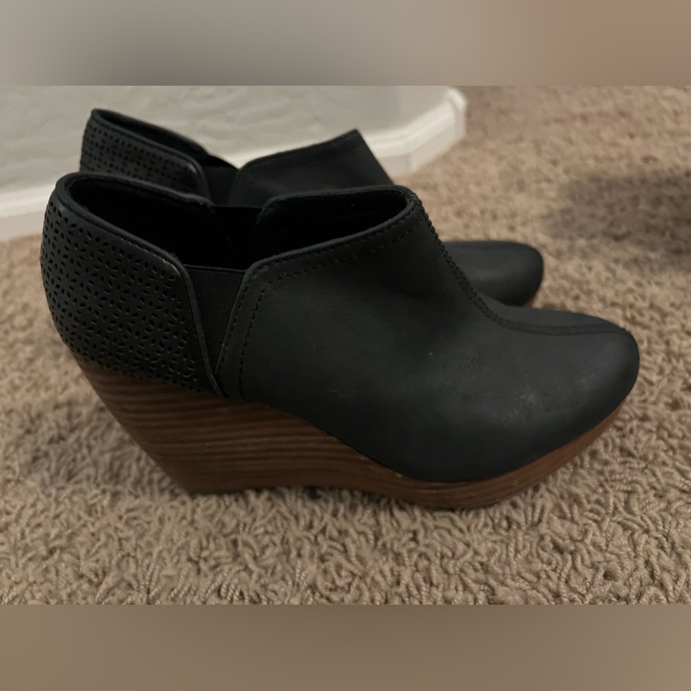 Dr Scholl’s black wedges 
Size 7.5 
In great used condition